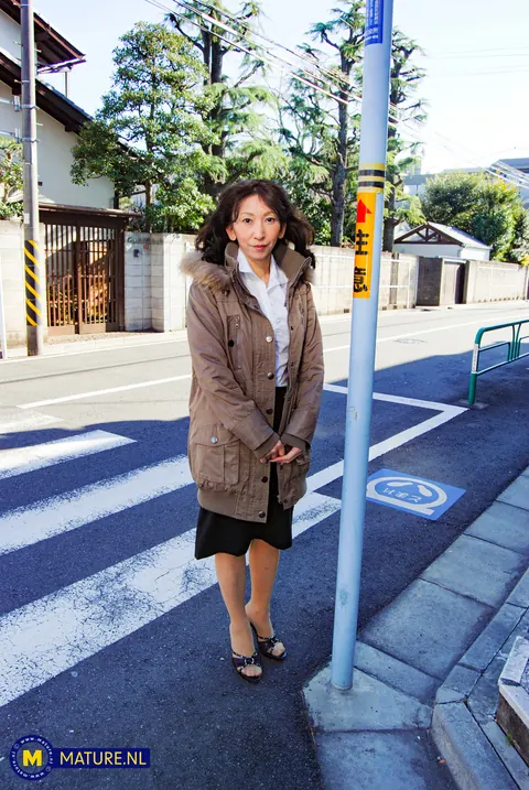 Mako Shinozuka: Mature Japanese Brunette Strips in Public Before Bathroom Sex – photo 1 of 10