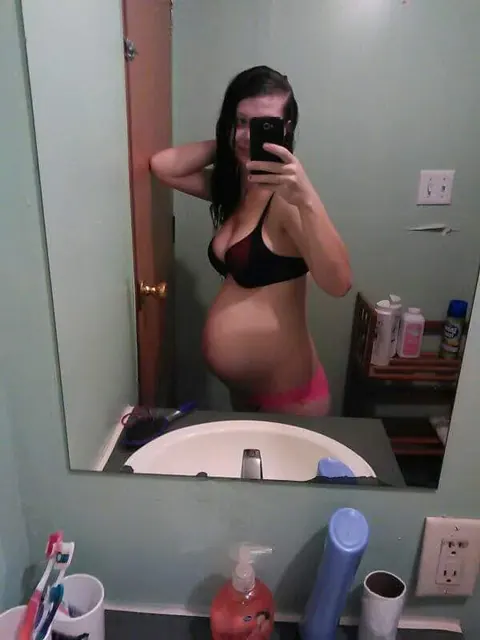Pregnant Brunette Poses Nude in the Mirror – photo 12 of 15