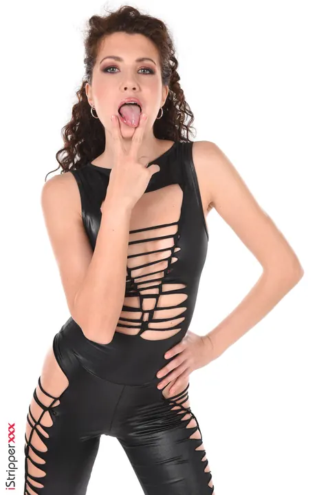 Gia Ren: Tall Brunette with Big Tits Strips Out of Latex and Leather – photo 2 of 15