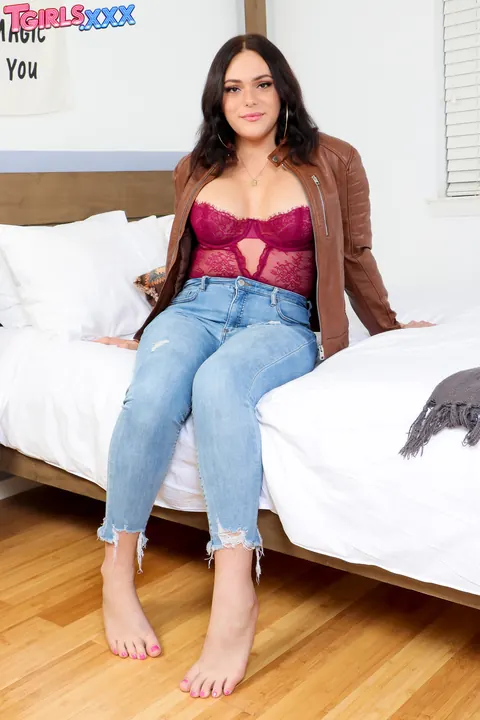 Curvy Trans Woman Undresses and Shows Off Her Big Ass – photo 1 of 15