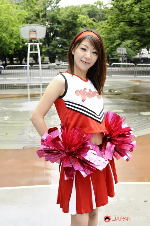Japanese Woman Flashes Her Skirt at a Playground – photo 15 of 15