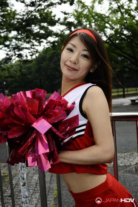 Japanese Woman Flashes Her Skirt at a Playground – photo 8 of 15