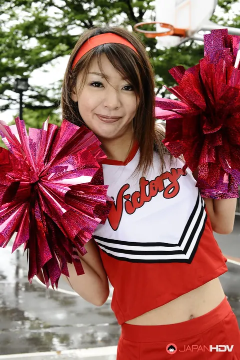 Japanese Woman Flashes Her Skirt at a Playground – photo 6 of 15