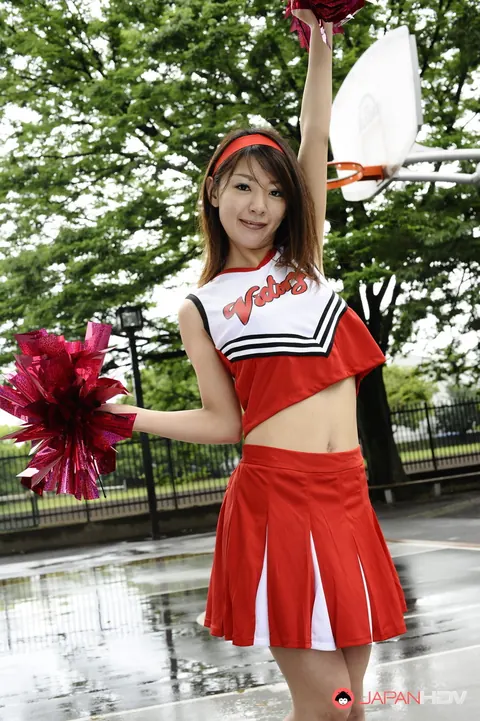 Japanese Woman Flashes Her Skirt at a Playground – photo 5 of 15