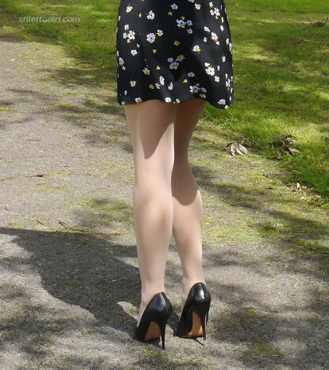 Bonnie Bellotti: Busty Brunette Dangles Her Stilettos from Hose-Covered Feet Outdoors – photo 13 of 16