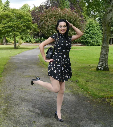 Bonnie Bellotti: Busty Brunette Dangles Her Stilettos from Hose-Covered Feet Outdoors – photo 16 of 16