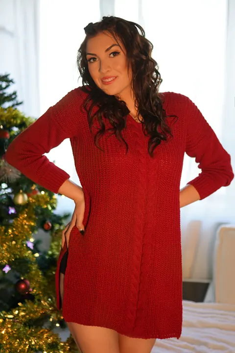 Curly Brunette MILF in Stockings Shows Off Her PAWG Figure – photo 11 of 15