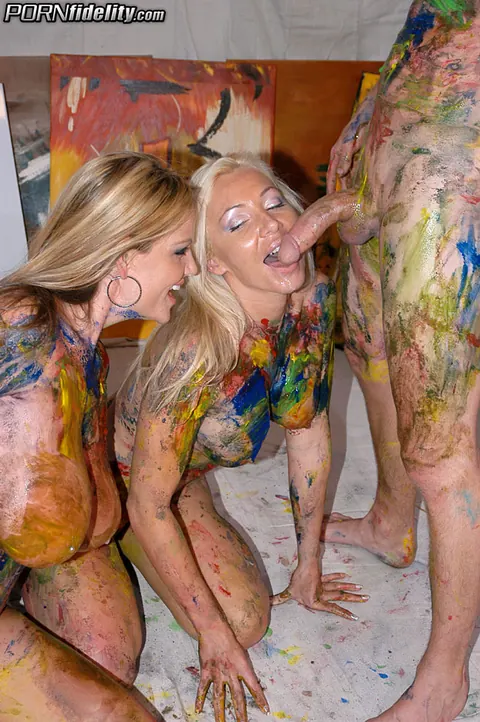 Kelly Madison & Lisa Lee: Tall Blonde MILFs Share a Stud in a Threesome – photo 21 of 21