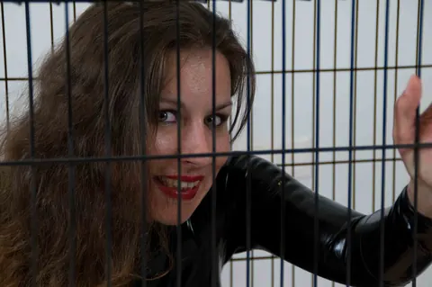 JANA PUFF: European Amateur in Latex Poses for Her Partner – photo 9 of 17