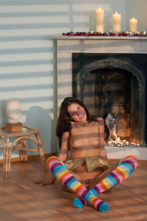 Woman Undresses and Poses Nude from All Angles – photo 13 of 21