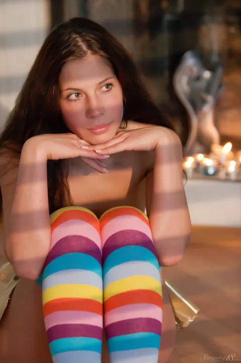 Woman Undresses and Poses Nude from All Angles – photo 19 of 21
