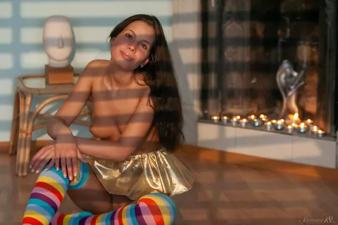 Woman Undresses and Poses Nude from All Angles – photo 12 of 21
