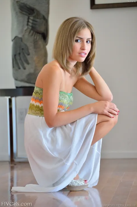 Slim Blonde in High Heels Spreads Her Pink Pussy Wide – photo 2 of 20