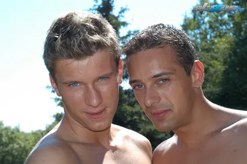 Two Men Suck Cock and Kiss Outdoors – photo 15 of 17