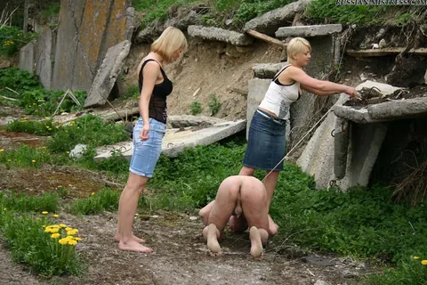 Women in Skirts and Jeans Piss on Submissive Man Outdoors – photo 16 of 16