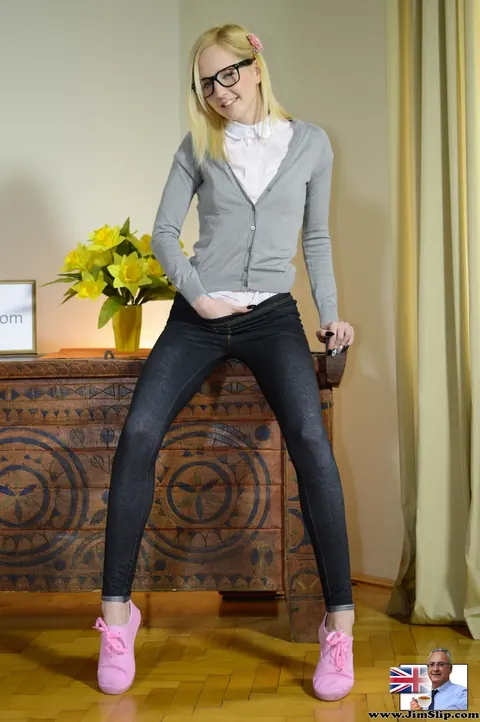 Skinny Blonde in Jeans Has Sex – photo 2 of 15