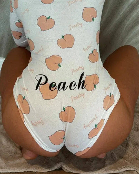 Thick Woman Shows Off Her Big Ass in Lingerie – photo 2 of 12
