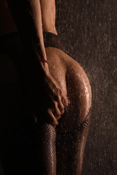 PAWG Strips Nude and Spreads Her Ass in the Bathroom – photo 8 of 10