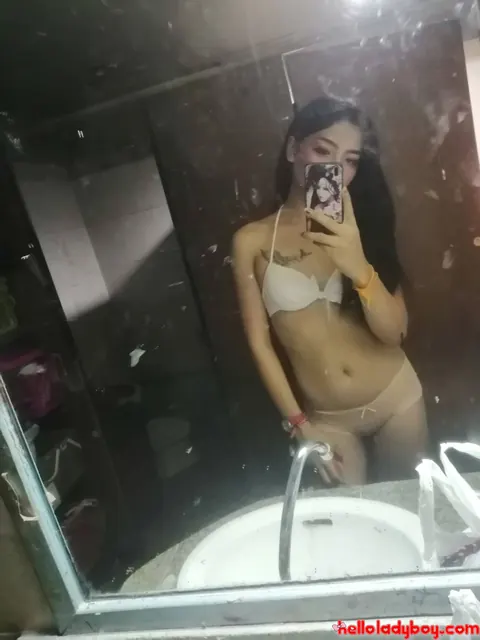 Asian Trans Woman Strips Out of Her Bikini and Poses Nude – photo 17 of 20