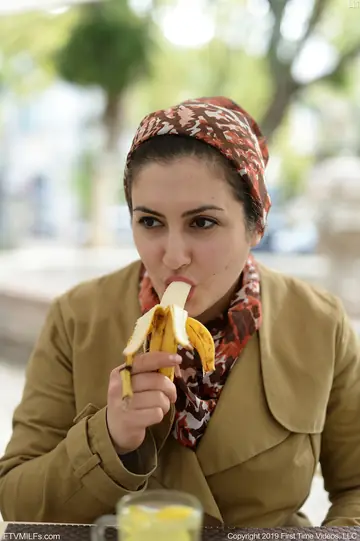 Lili Miss Arab – Brunette MILF Reveals Her Pussy in Public