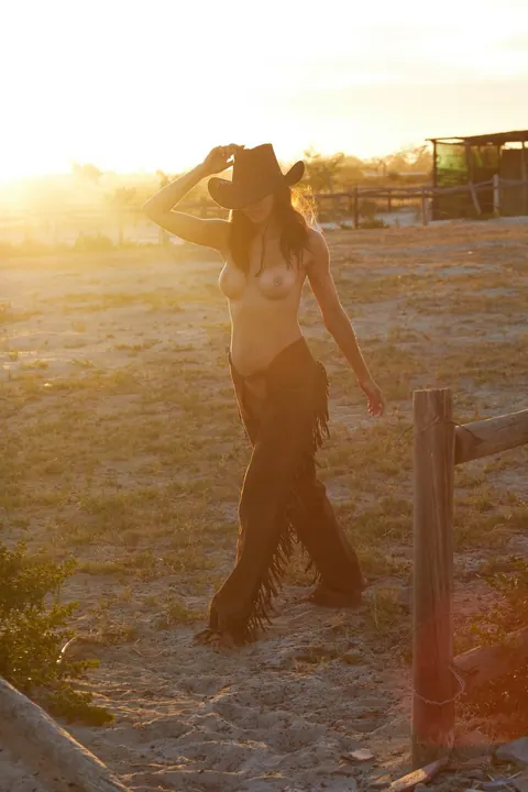 Katerina Giannoglou: Tall German Brunette Rides Cowgirl in Boots on a Ranch – photo 15 of 16