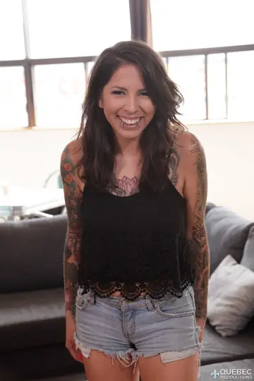 Jackie Moore – Tattooed Blonde MILF Poses Nude and Shows Her Natural Tits