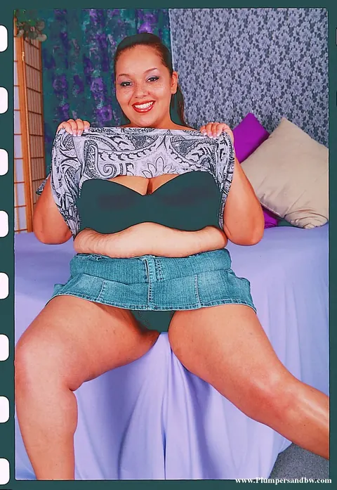 Elizabeth Rollings: BBW Latina Redhead Strips and Pleasures Herself with a Vibrator in Bed – photo 1 of 15