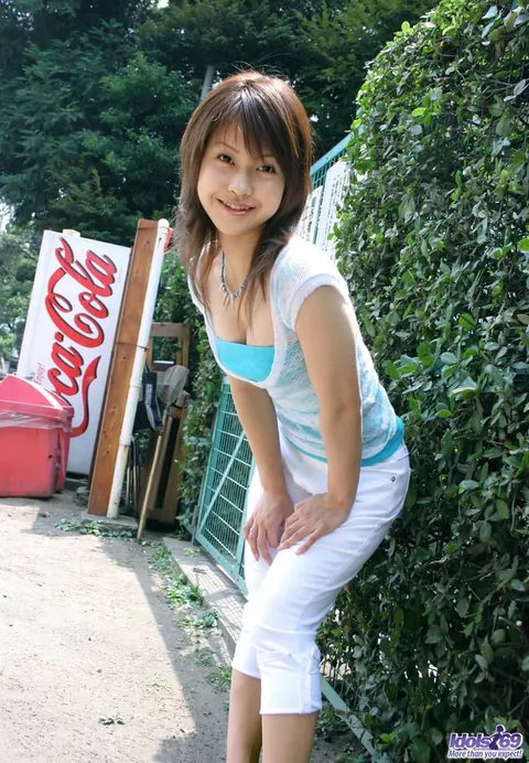 Ayumi Motomura: Japanese Model Strips Out of Her Jeans and Lingerie Outdoors – photo 2 of 16