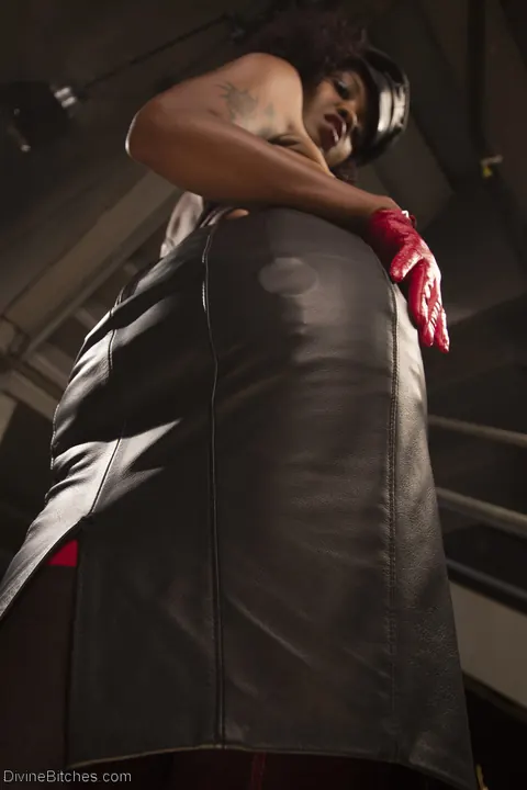 Lotus Lain: Ebony MILF in a Leather Skirt Shows Off Her Natural Tits – photo 7 of 15