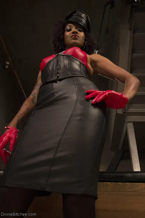 Lotus Lain: Ebony MILF in a Leather Skirt Shows Off Her Natural Tits – photo 2 of 15