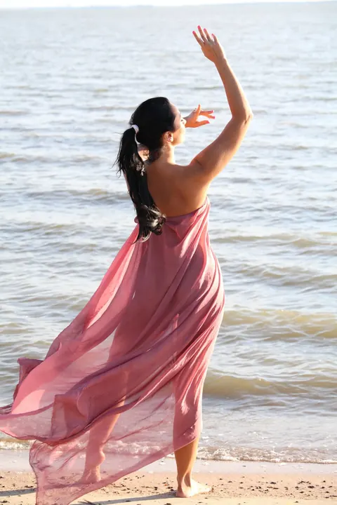 Woman Strips and Poses Front and Back for the Camera – photo 2 of 21