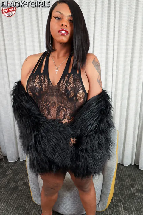 Thick Ebony Trans Woman Poses Nude and Shows Her Big Ass – photo 2 of 16