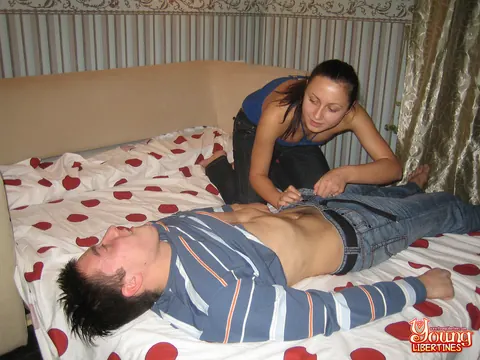 Amber Moloko: Thick Brunette Strips Out of Her Jeans to Fuck Her Partner – photo 20 of 21