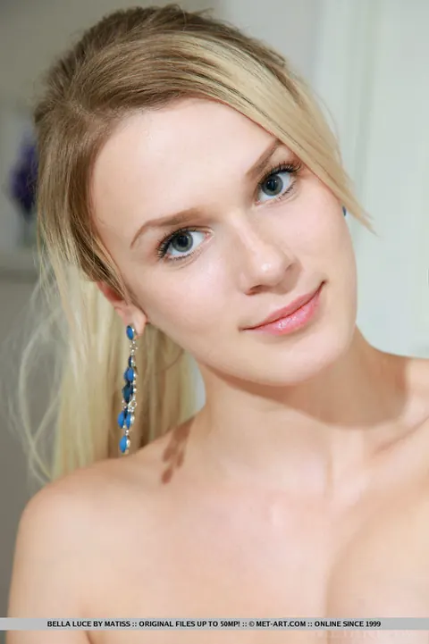 Bella Luce: Blonde in High Heels Flaunts Her Pussy and Natural Tits – photo 17 of 18