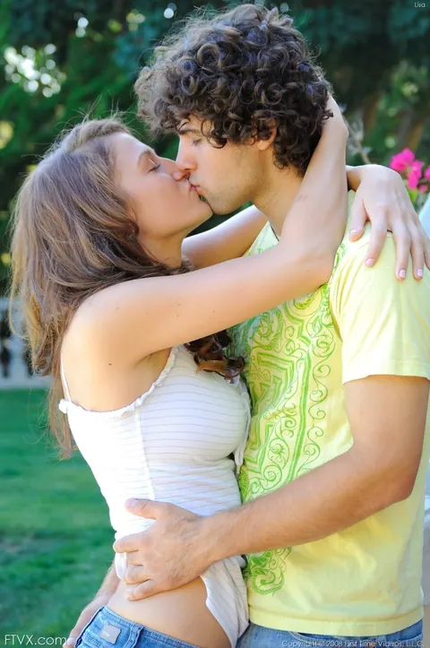 Amateur PAWG Kisses Partner and Flashes Panties Outdoors – photo 7 of 11