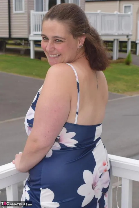 Mature BBW Exposes Her Big Tits and Hairy Bush in Public – photo 4 of 16