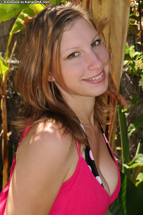 Sausha Packer: Thick Brunette Strips Off Her Bikini and Spreads Outdoors – photo 1 of 20