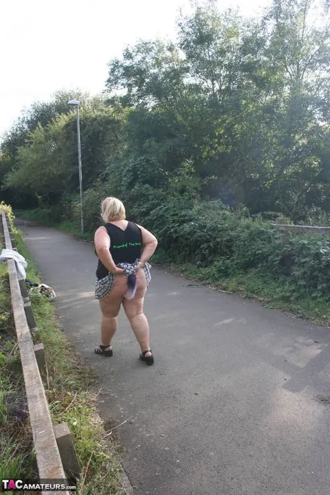 Lexie Cummings: Short-Haired Blonde BBW Shows Her Butt Plug and Dildos Her Ass Outdoors – photo 16 of 20