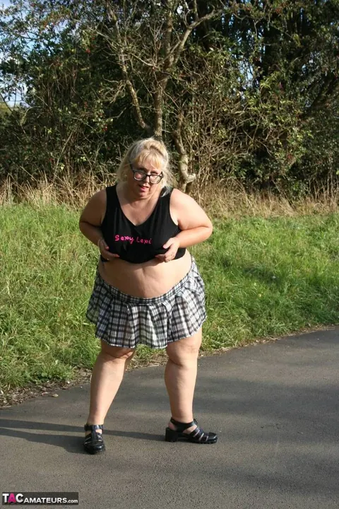 Lexie Cummings: Short-Haired Blonde BBW Shows Her Butt Plug and Dildos Her Ass Outdoors – photo 18 of 20