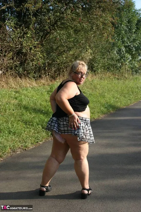 Lexie Cummings: Short-Haired Blonde BBW Shows Her Butt Plug and Dildos Her Ass Outdoors – photo 17 of 20