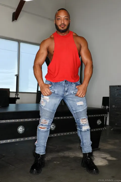 Trans Woman Joins Interracial Threesome with Black Man – photo 5 of 15
