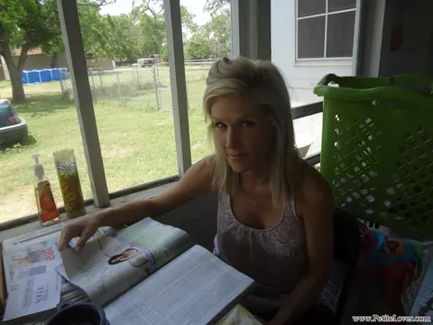 Blonde MILF Poses Outdoors in Jeans, Shorts and Panties – photo 11 of 16