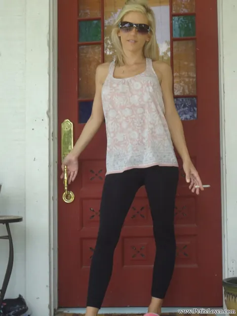 Blonde MILF Poses Outdoors in Jeans, Shorts and Panties – photo 12 of 16