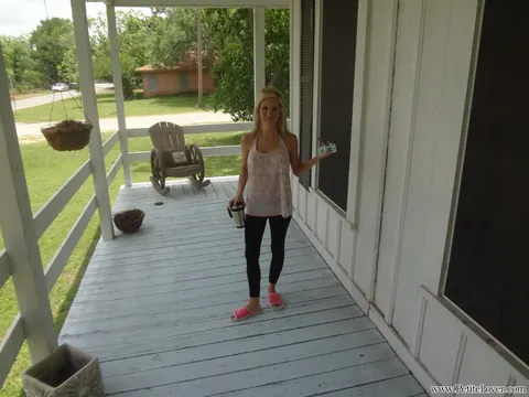 Blonde MILF Poses Outdoors in Jeans, Shorts and Panties – photo 10 of 16