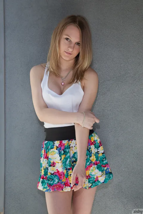 Odette Eriksson: Petite Blonde Flashes Her Ass Outdoors in Heels – photo 8 of 11