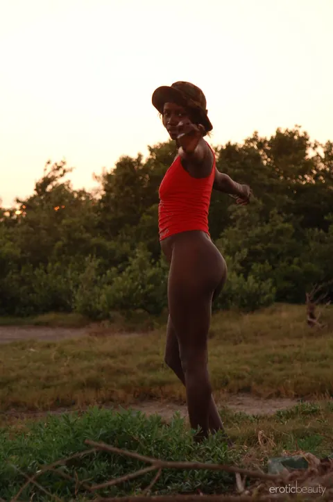 Ebony Woman Spreads Her Shaved Pussy on the Beach and in the Forest – photo 15 of 16