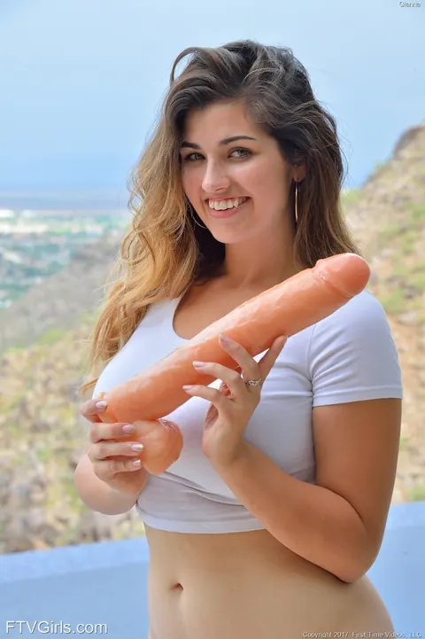 Curvy Woman Uses a Huge Dildo and Fists Herself – photo 13 of 16