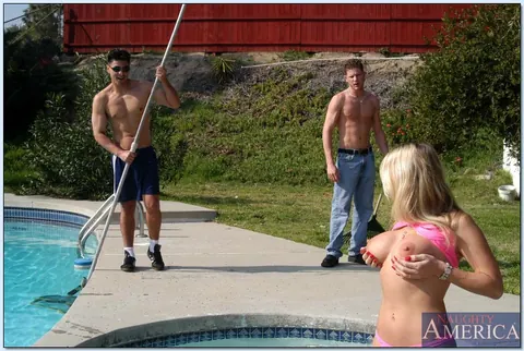 Vicky Vette: Thick Blonde MILF Sheds Her Bikini for Outdoor Group Anal – photo 3 of 16