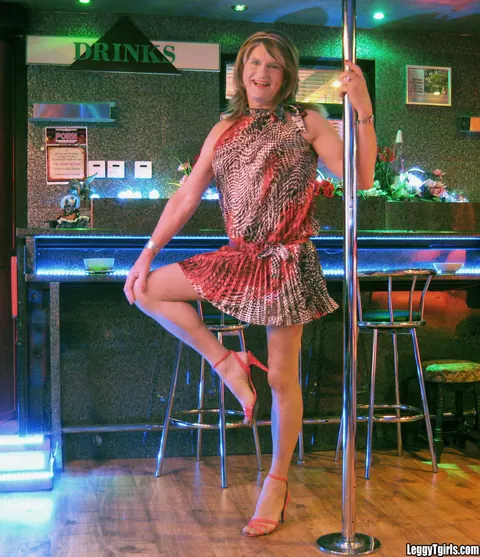 Tall Trans Woman Poses and Undresses – photo 2 of 15