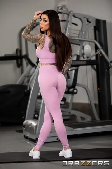 Busty Blonde Strips Out of Her Yoga Pants at the Gym
